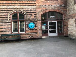 Foto på entrén till museet i Gustavsbergs hamn